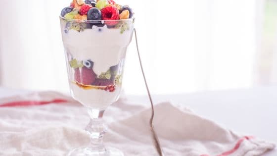 high protein breakfasts for kids - yogurt partfait