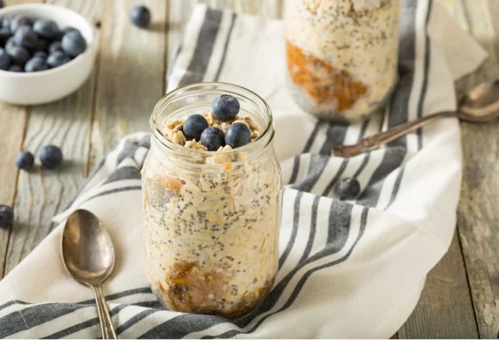 overnight oats meal prep in mason jar