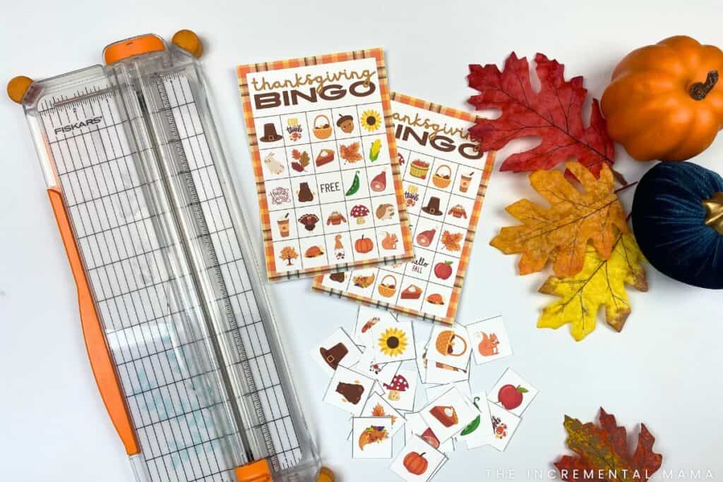 paper tirmmer with free printable thanksgiving bingo cards