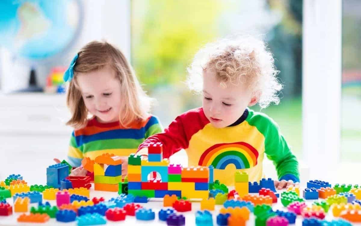 toys that keep kids busy